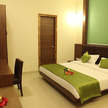 Hotel Golden Fern Патіала Екстер'єр фото