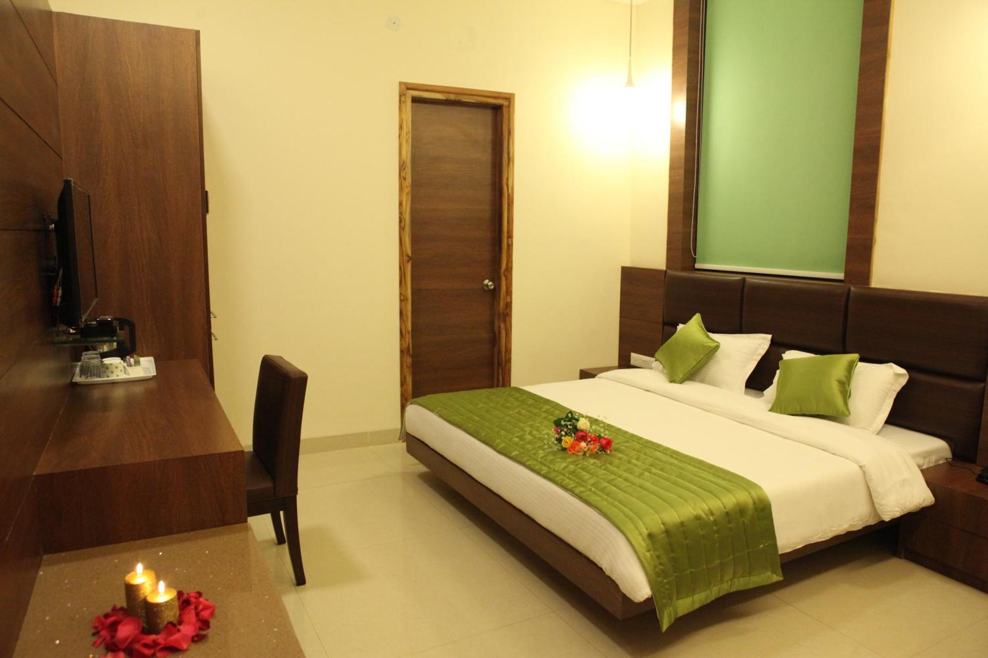 Hotel Golden Fern Патіала Екстер'єр фото