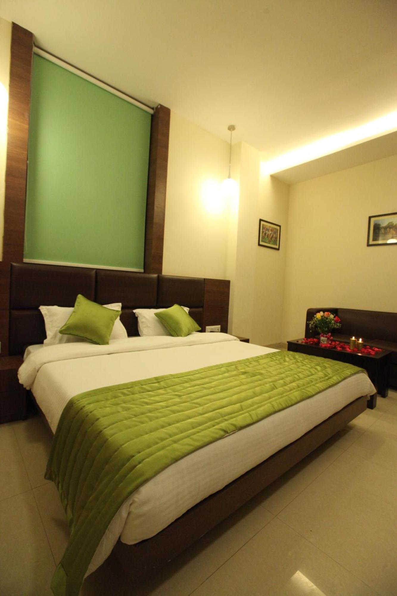 Hotel Golden Fern Патіала Екстер'єр фото